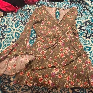 Bell bottom sleeve floral dress S